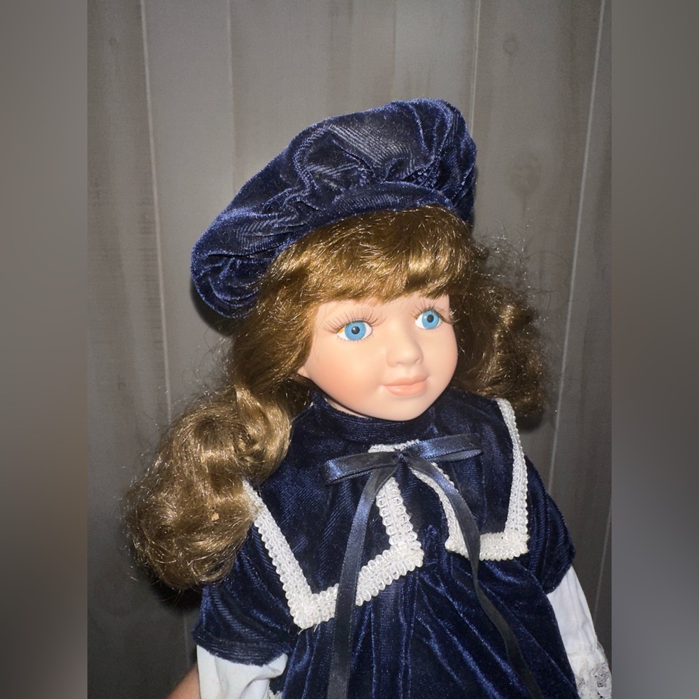 Special Memories Avon Victorian Skater Porcelain doll 16" has her own skates